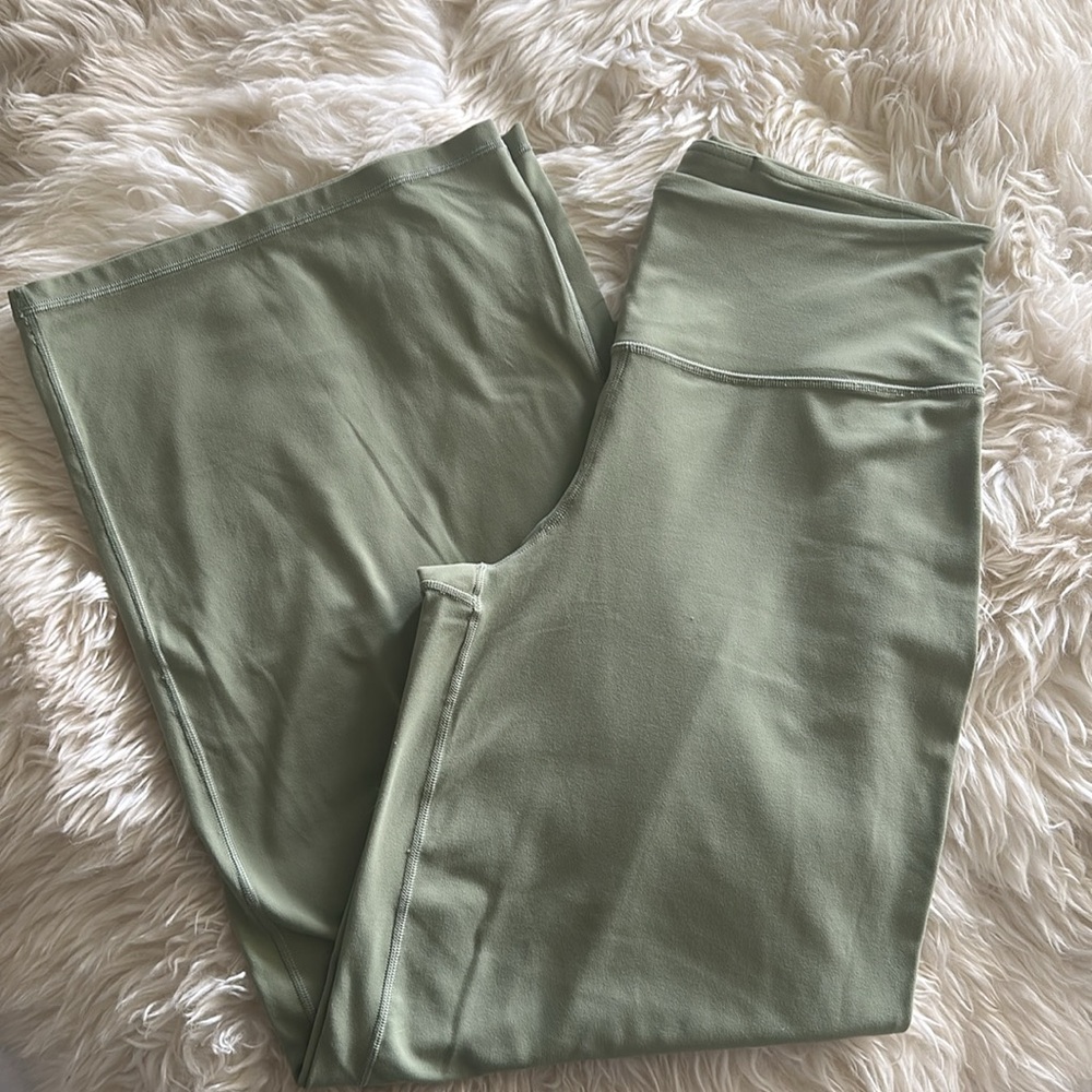 NWOT Athleta Elation Wide Leg Yoga Pant Size L Eucalyptus Sage Green